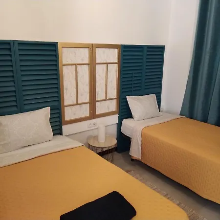 Bus Stop House 84 Feriehus Funchal (Madeira)