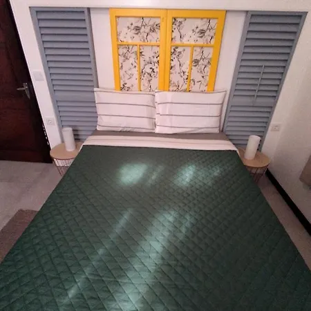 Сasa de vacaciones Bus Stop House 84 *