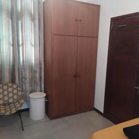 Сasa de vacaciones Bus Stop House 84 *