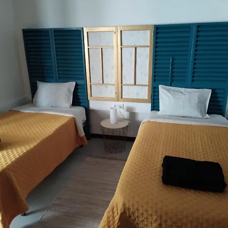 Bus Stop House 84 * Funchal (Madeira)